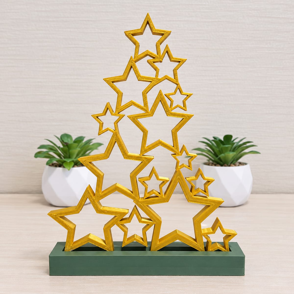 Árvore de Natal Decorativa 3D com Estrelas Douradas e Base Verde 17 cm
